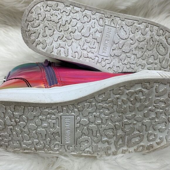 Steve Madden | Holographic high top sneakers 3.0 rainbow laces. - Picture 9 of 11
